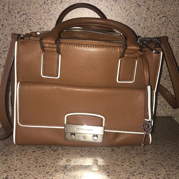 Michael Kors bag - Picture 1 of 8